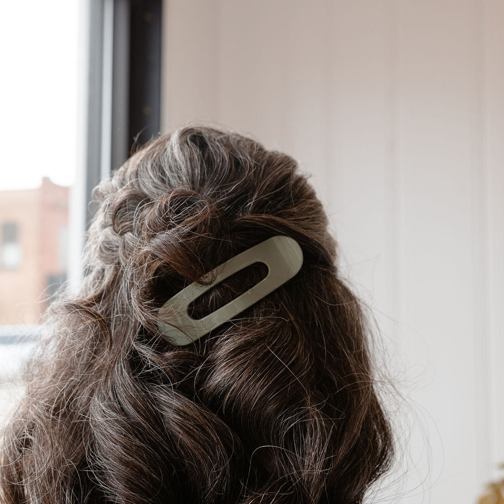 Luca | Flat Lay Clip