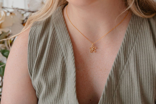 Alba | Open Flower Necklace