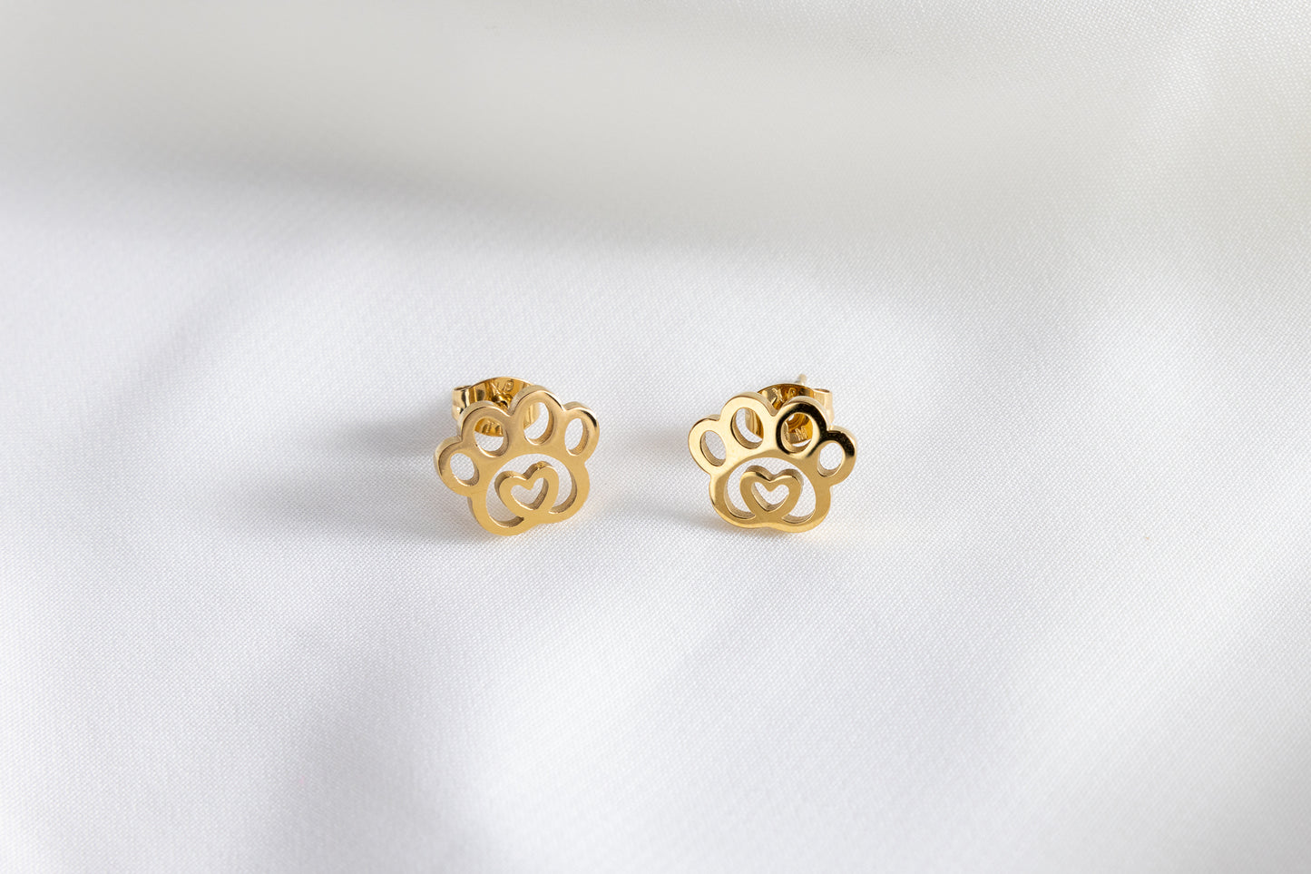 Anne | Paw Heart Studs