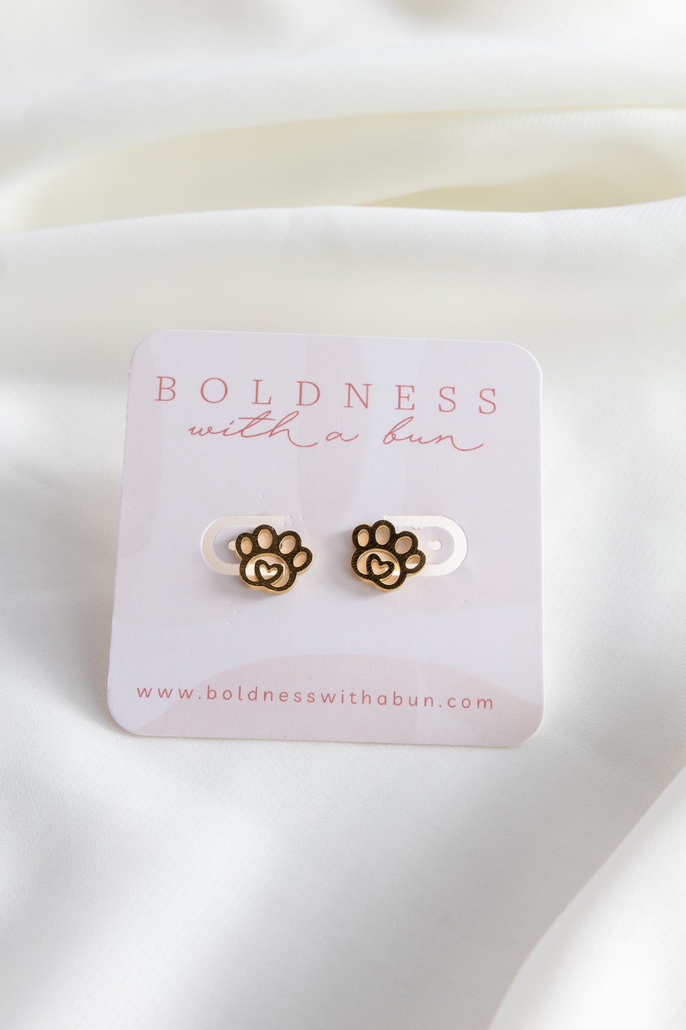 Anne | Paw Heart Studs